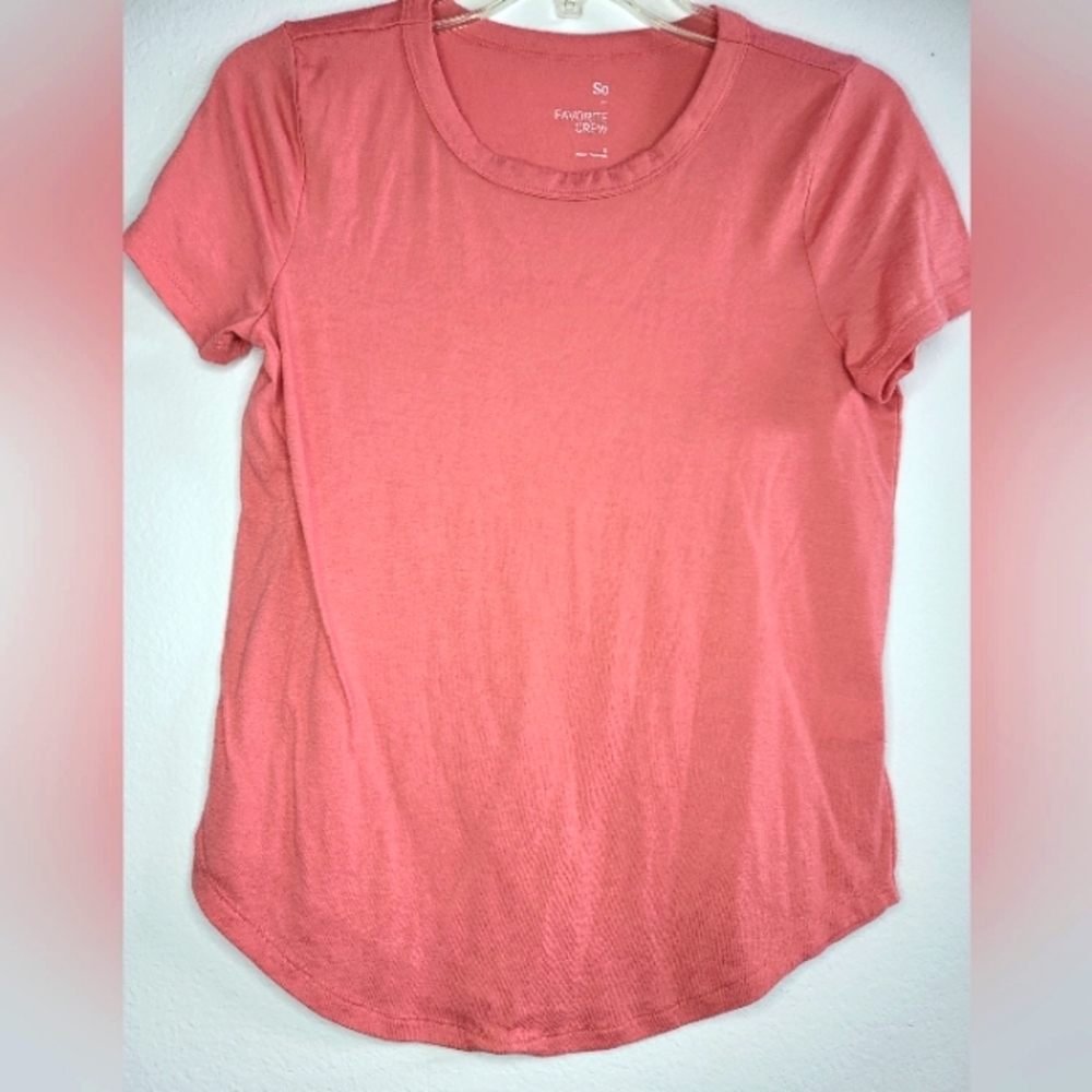 SO Barbiecore Women's Pink T-shirt Short Sleeve Curved Hem Favorite Small NWOT